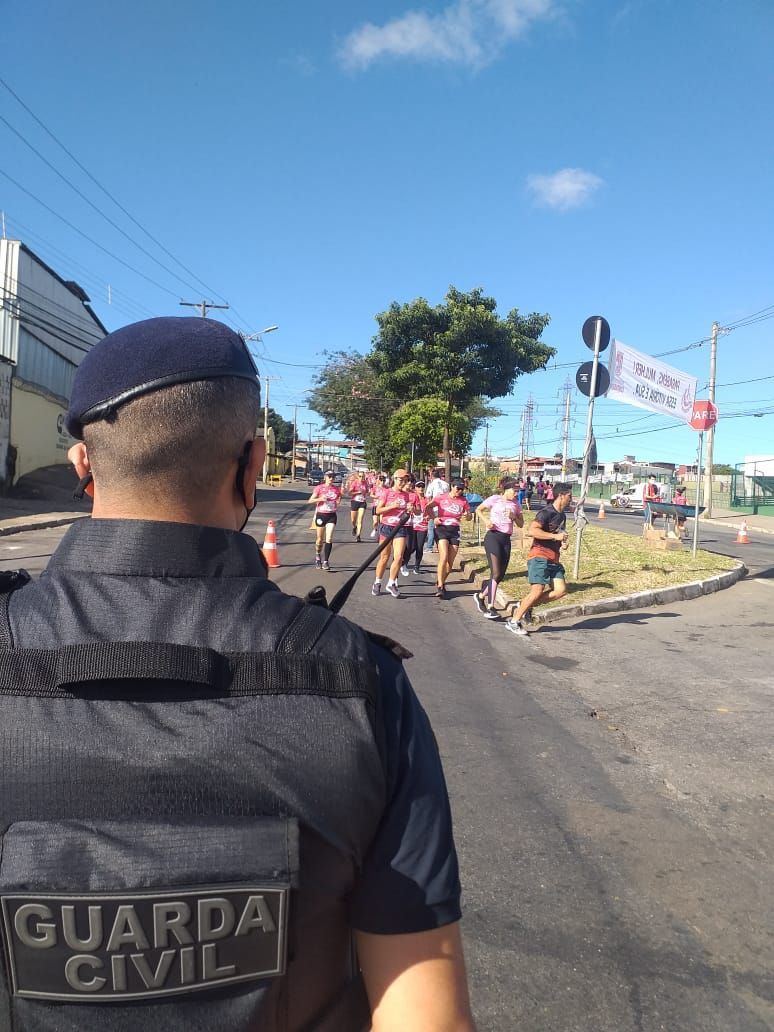 Galeria guarda-civil-garante-seguranca-durante-realizacao-da-corrida-contagem-por